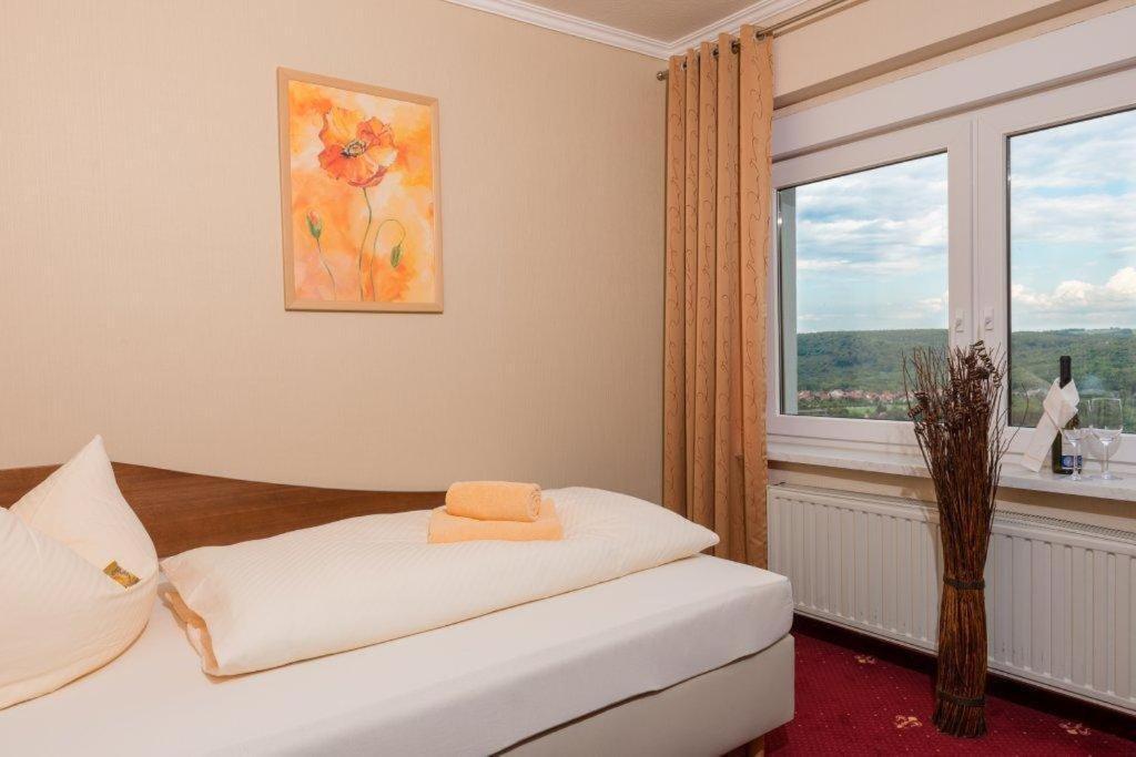 Berghotel Wilhelmsburg Бад-Кёзен Номер фото