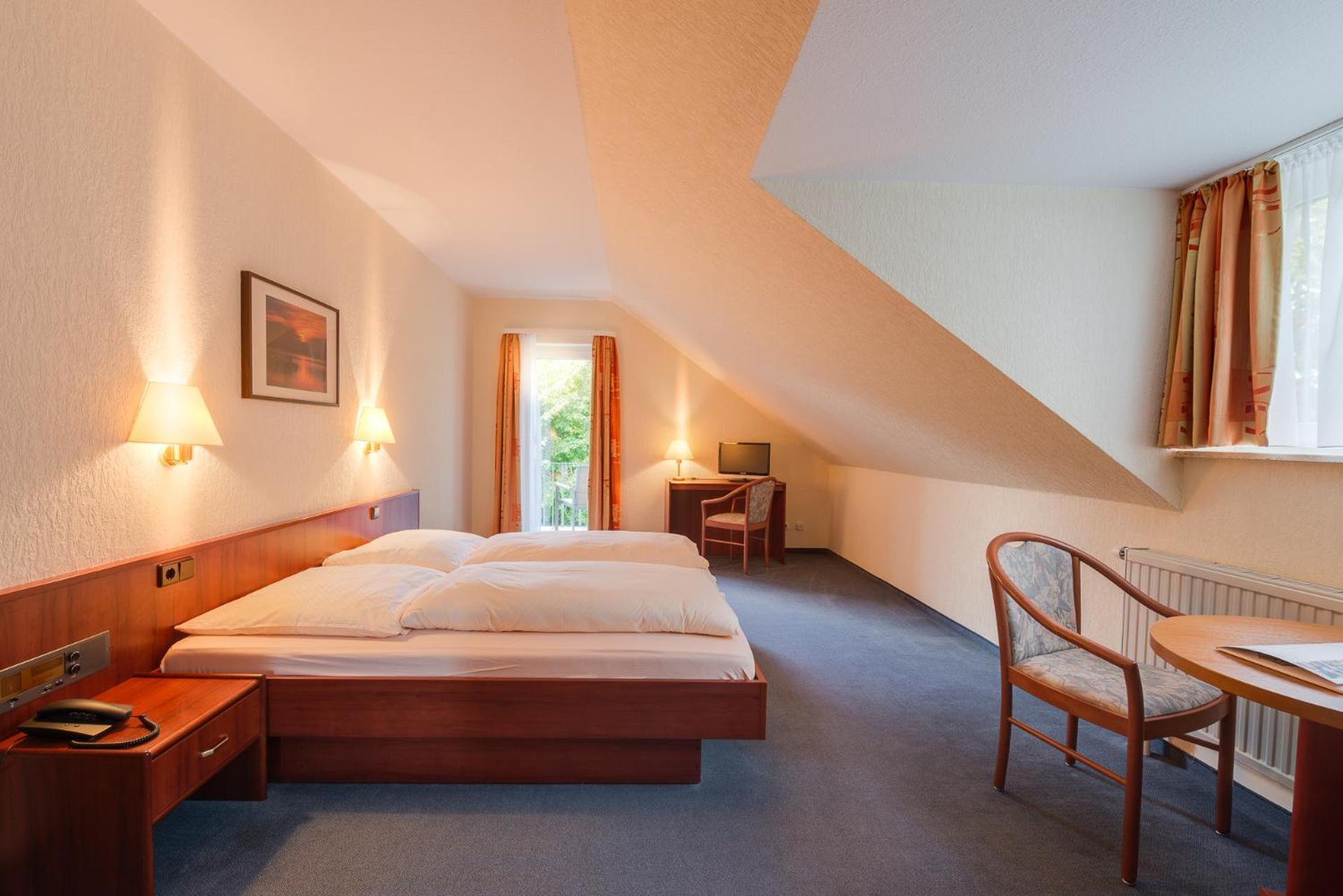 Berghotel Wilhelmsburg Бад-Кёзен Номер фото