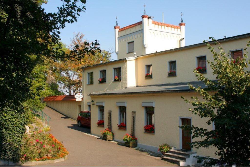 Berghotel Wilhelmsburg Бад-Кёзен Экстерьер фото