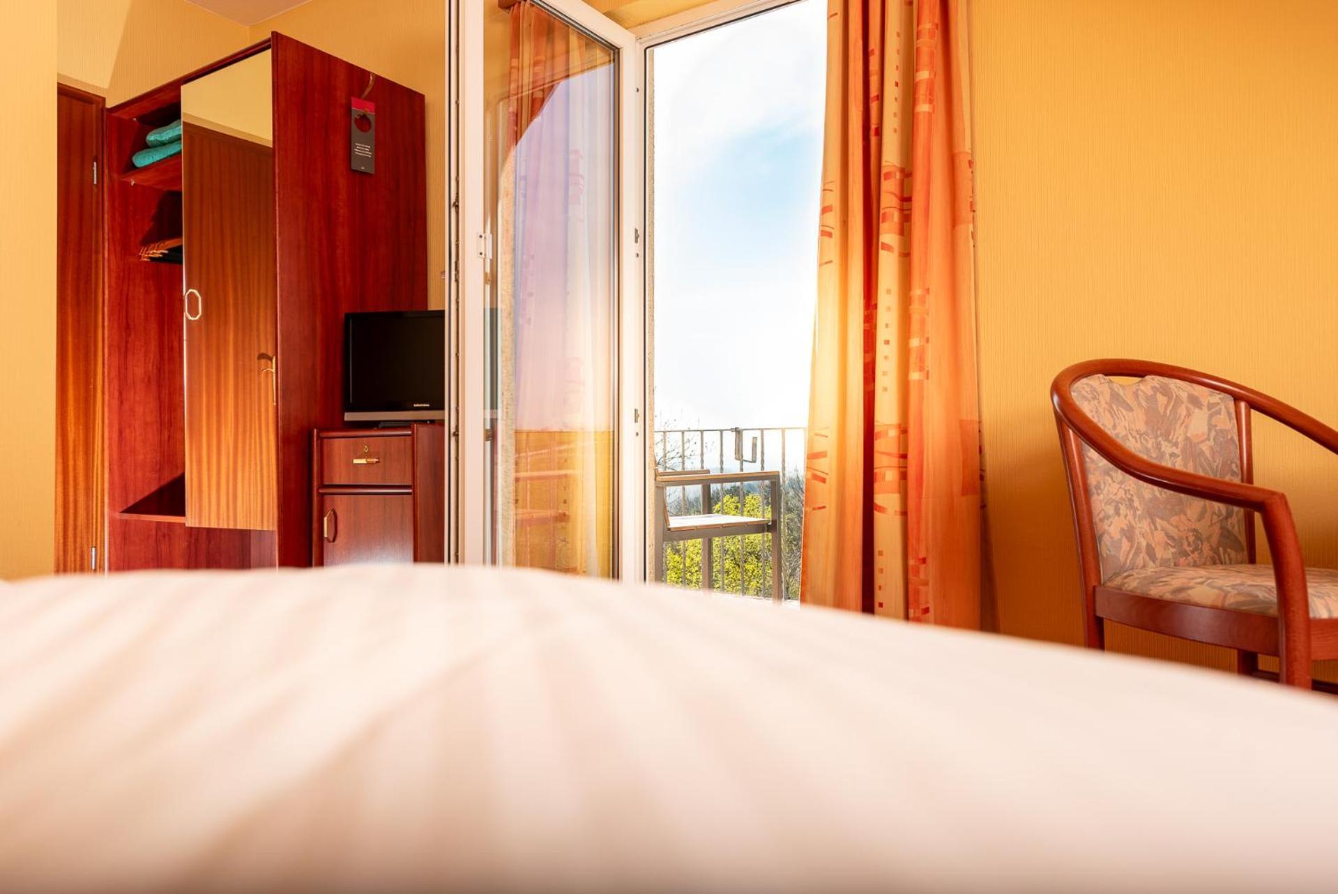Berghotel Wilhelmsburg Бад-Кёзен Номер фото