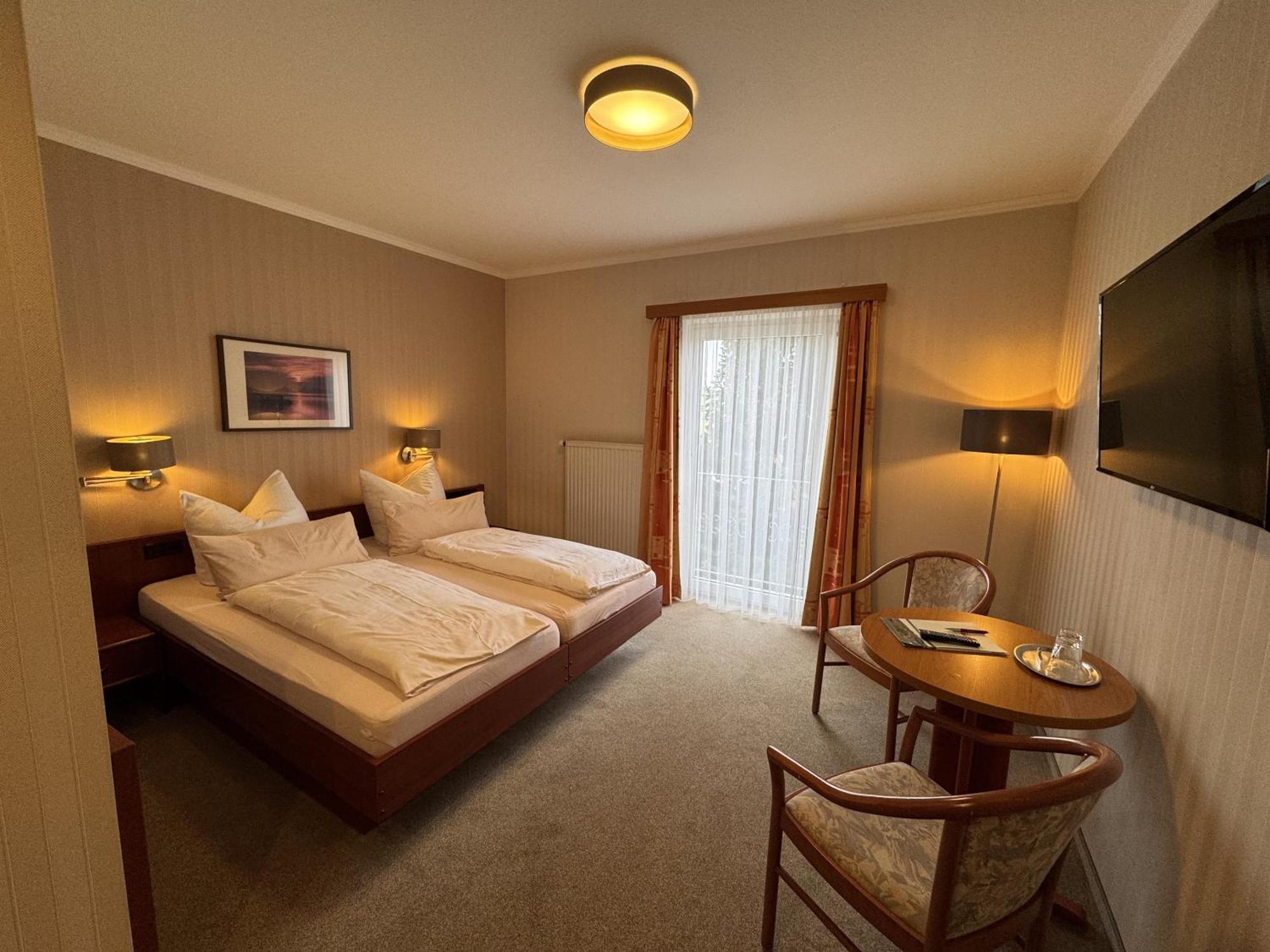 Berghotel Wilhelmsburg Бад-Кёзен Номер фото