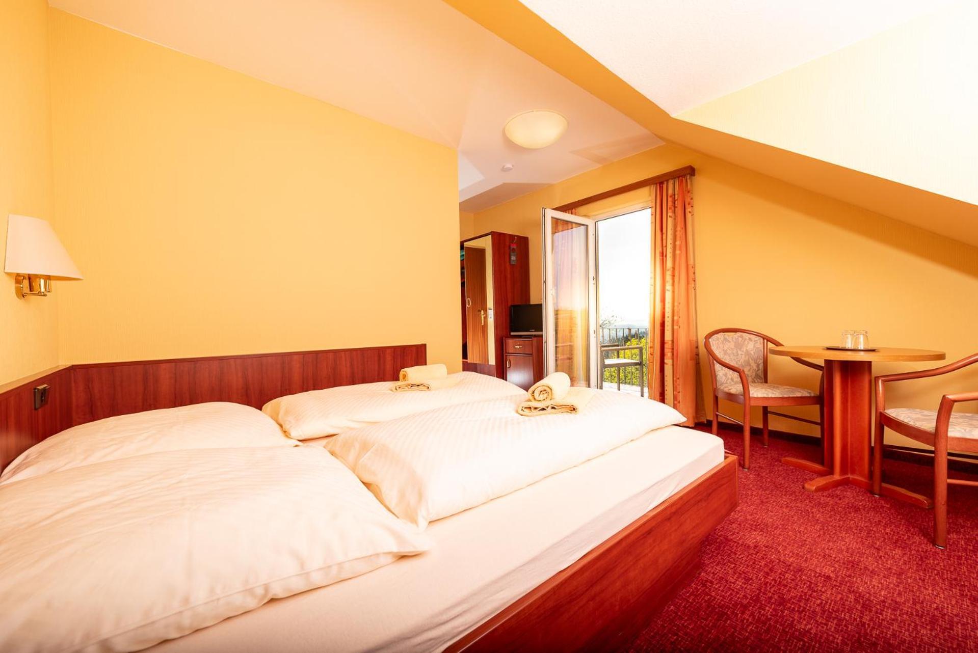 Berghotel Wilhelmsburg Бад-Кёзен Номер фото