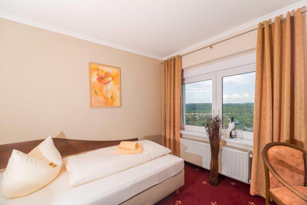 Berghotel Wilhelmsburg Бад-Кёзен Номер фото