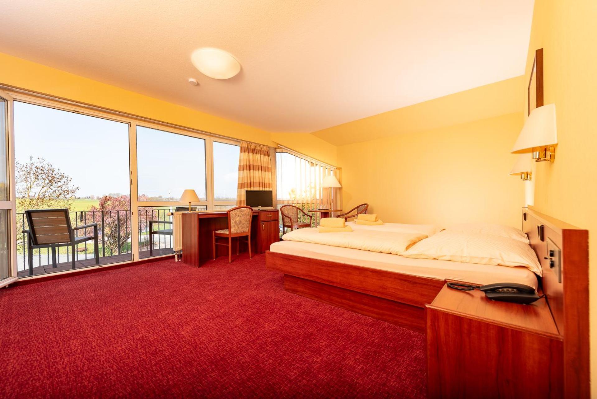 Berghotel Wilhelmsburg Бад-Кёзен Экстерьер фото