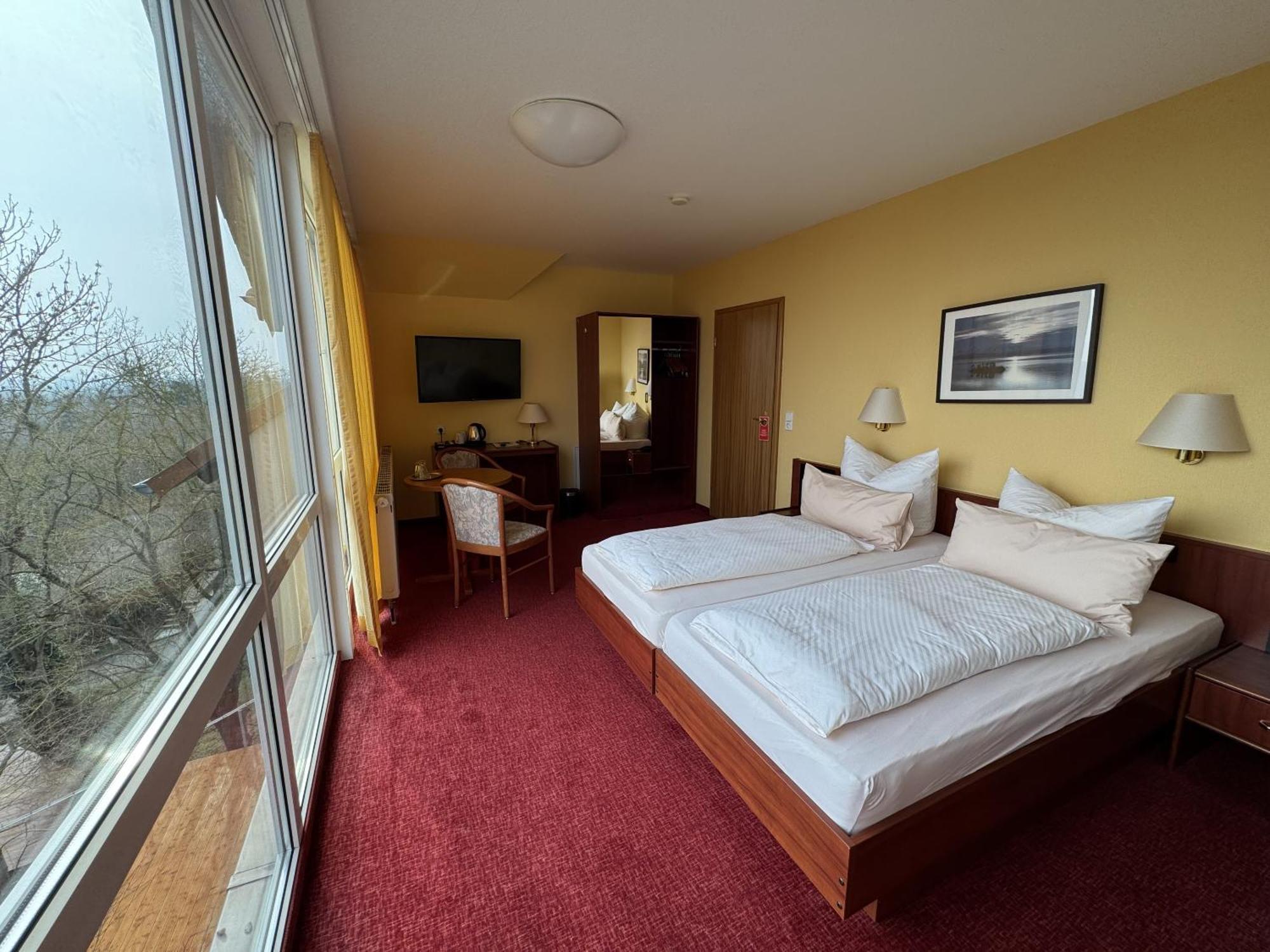 Berghotel Wilhelmsburg Бад-Кёзен Номер фото