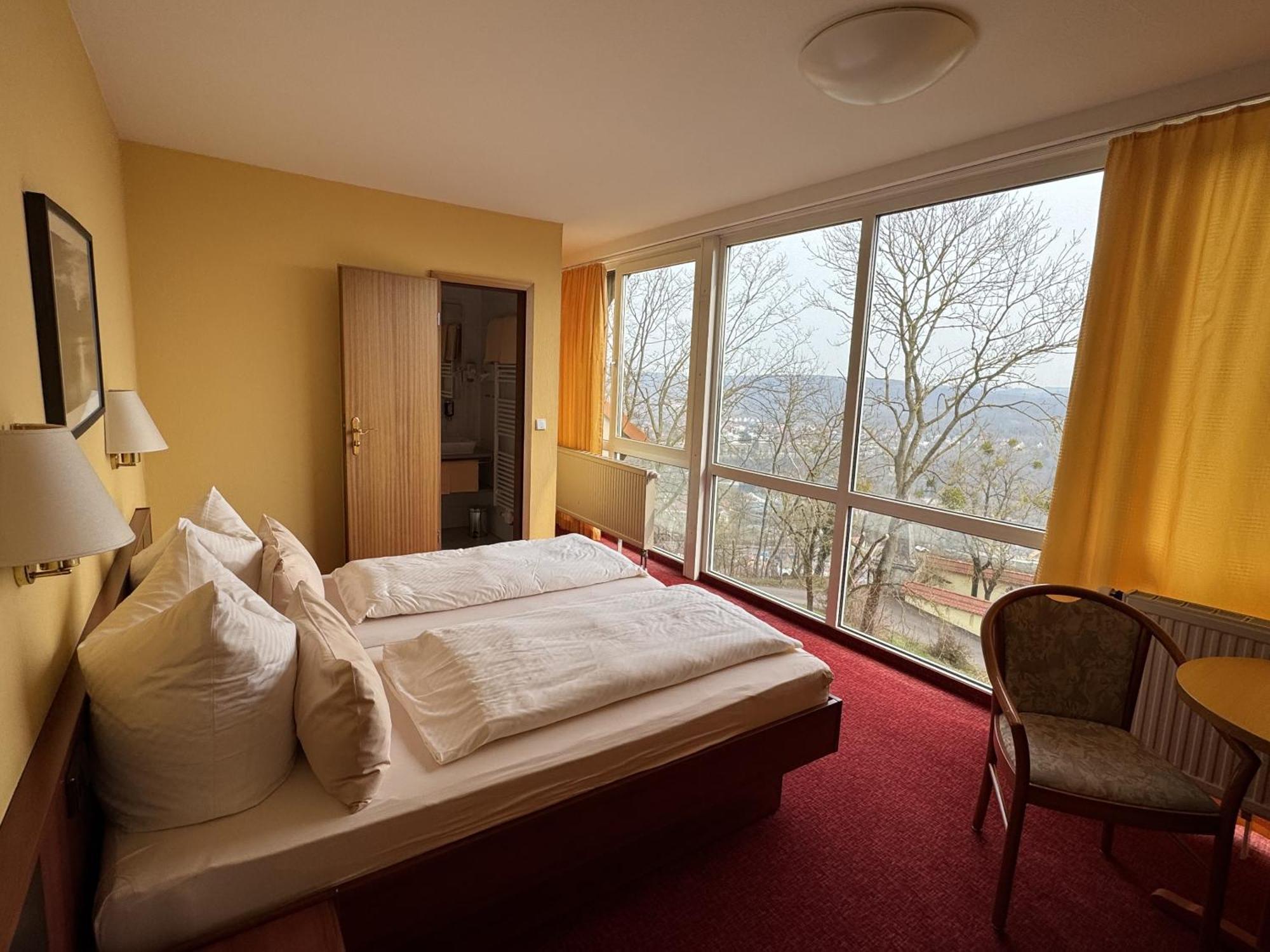 Berghotel Wilhelmsburg Бад-Кёзен Номер фото